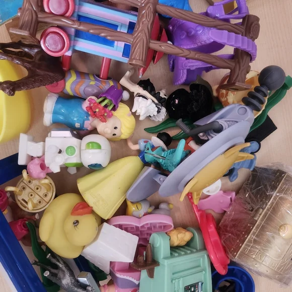 Free Add On Assorted Small Toys - Picture 5 of 6